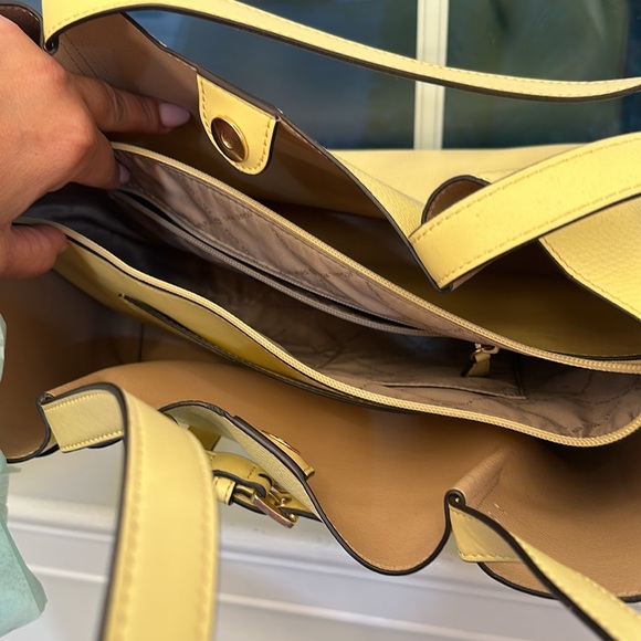 Michael Kors, handbag and wristlet - Picture 2 of 15